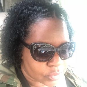 Meet your Posher, Rochelle